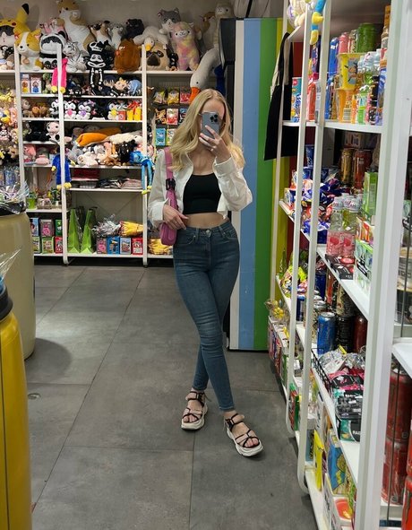 ハロウィン オンリーファン ポルノグラフィック 画像