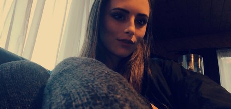 巨乳ブルネットオンリーファンズ 美しいヌード 写真