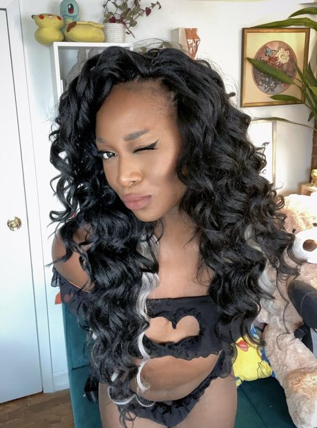 興奮した看護師OnlyFans セクシーヌード 画像