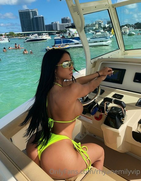 emilyywild1 ヌードモデル 写真