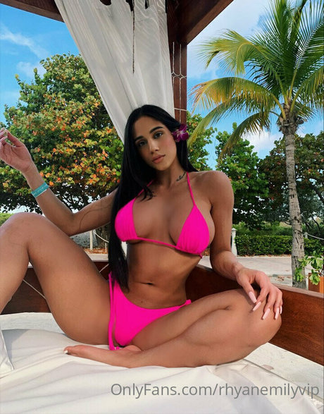 emilyywild1 セックスポルノスター 写真