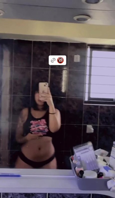 小さなオンリーファンズ 美しいヌード ギャラリー