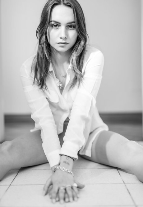 Lara Arluni ポルノスター セックス 写真