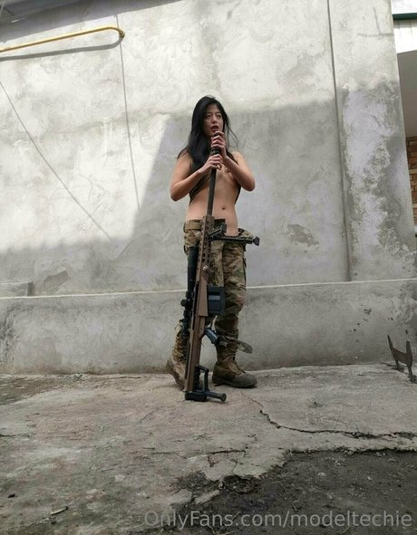 modeltechie かわいいポルノスター 写真