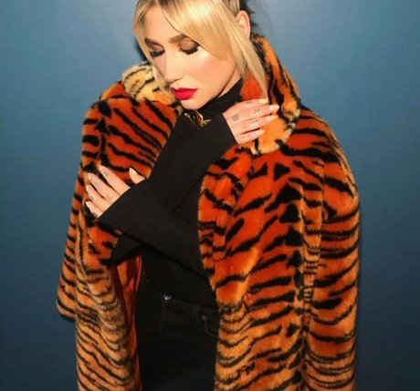 KeshaRose モデル ギャラリー