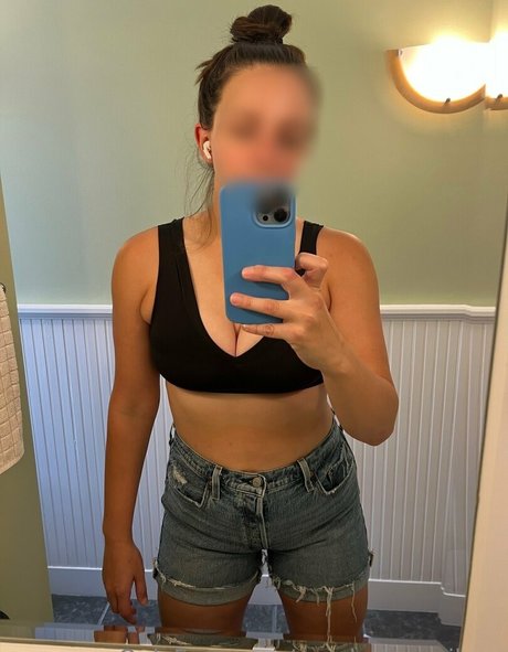 巨乳の黒人女性オンリーファンズ えろた 写真