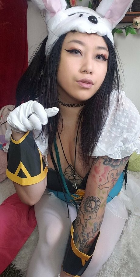 waifoodd 裸のポルノスター 画像