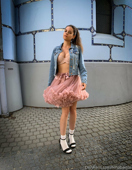 年配の熟女オンリーファンズ ホットヌード 写真