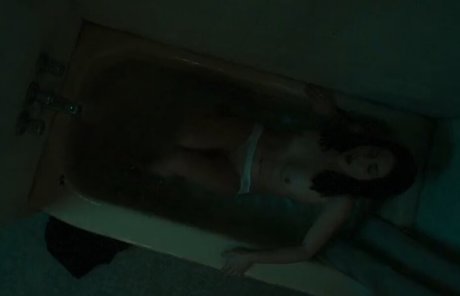 Rosa Salazar ヌードスター ギャラリー