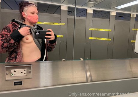 eeemmmthegoddess ポルノスター トップ 写真