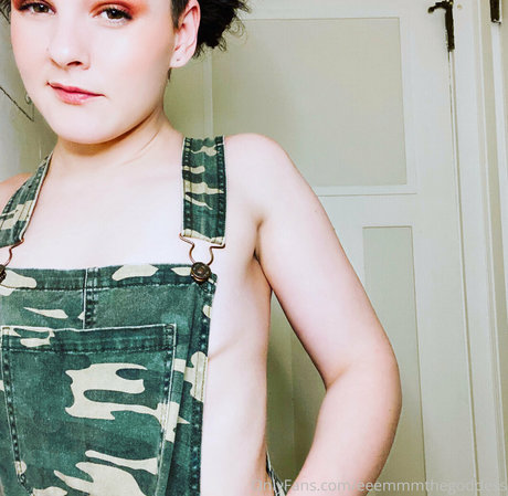 eeemmmthegoddess アダルトモデル 画像