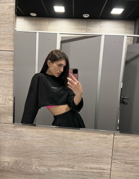 Leo Ahsoka ポルノスター ヌード 写真