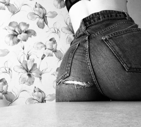 厚い黒檀オンリーファンズ えろ 画像