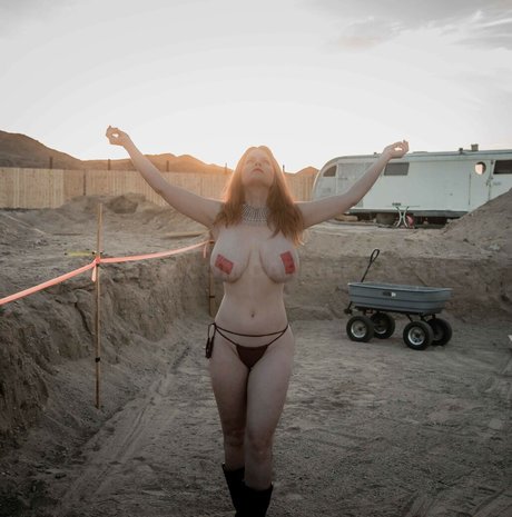 Carrie Keagan ヌードスター ギャラリー