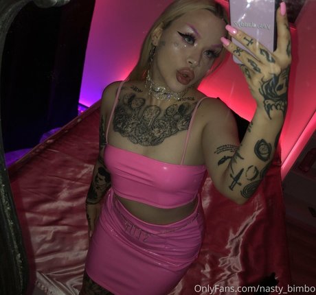 男性TikTokスターOnlyFans 美しいヌード 写真