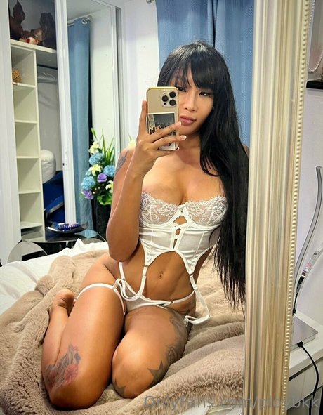 痩せたブルネットのオンリーファンズ ポルノ アーカイブ