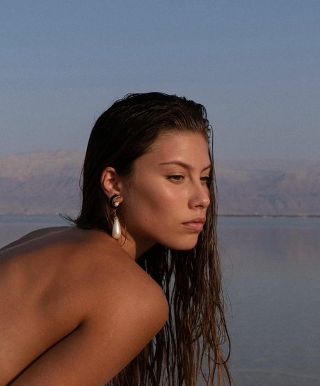 ラテン系ティーンオンリーファンズ ホットヌード 写真