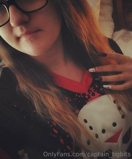 Captain TigBits ホット女優 写真