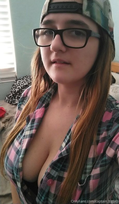 Captain TigBits ポルノスター セクシー 写真