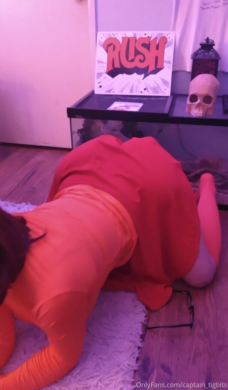 Captain TigBits 裸のモデル 画像