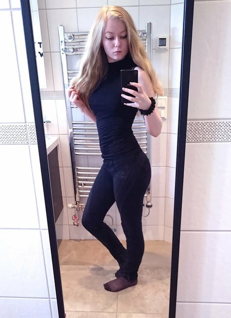 主観視点の手コキOnlyFans 美しいポルノ 写真