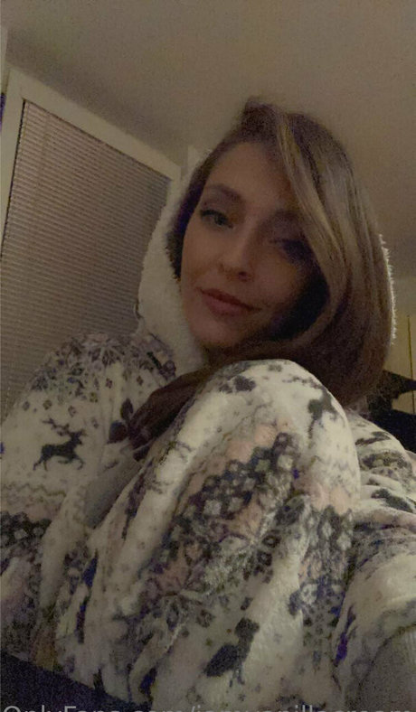 ティーンシーメールオンリーファンズ セクシーヌード 写真