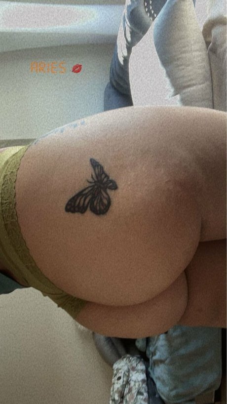 タイトなティーンの猫OnlyFans セクシー裸 写真