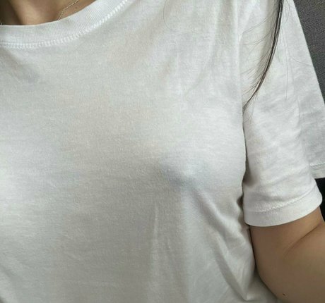 巨乳ブルネットオンリーファンズ セクシー裸 画像