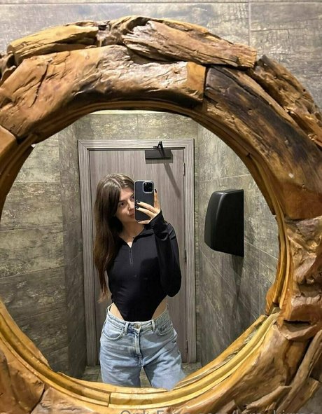 kira kirraa セックスポルノスター 写真