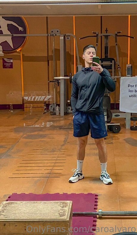 caroalvaro セックスポルノスター 写真