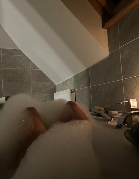 巨尻オンリーファン セクシー裸 画像