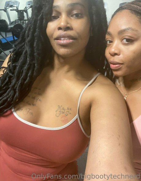 bigbootytechnerd ポルノスター 素敵 写真