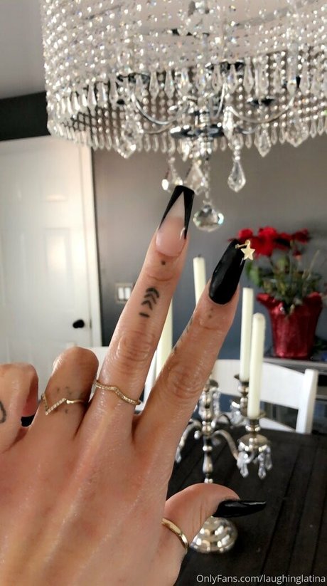 laughinglatina ヌード女優 写真