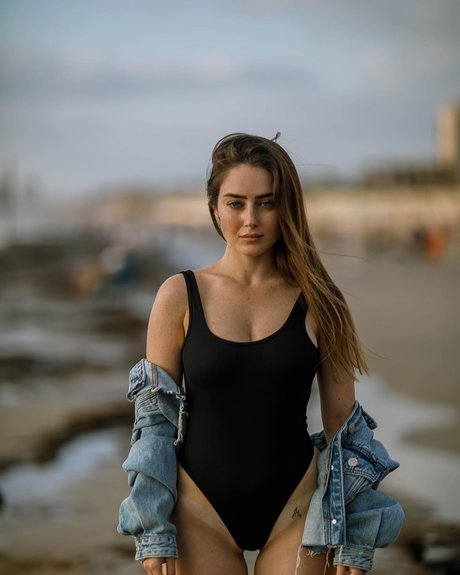 巨乳 パイズリ OnlyFans ホットセクシー 画像