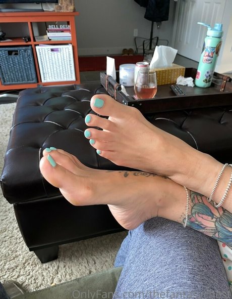 毛深いアジア人オンリーファンズ セクシーヌード 画像