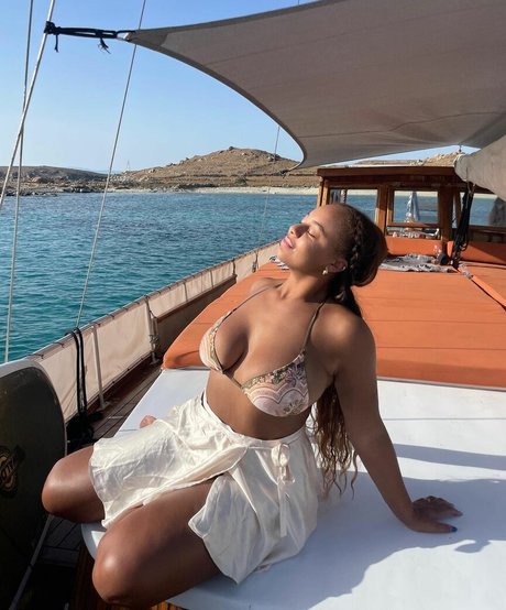 アジア人のティーンの足 オンリーファンズ パーフェクト 写真