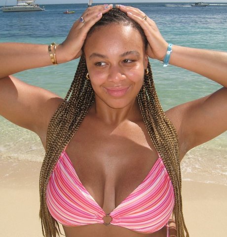 Nia Sioux スター アーカイブ