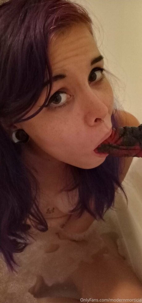 modernmorticia ポルノモデル 写真