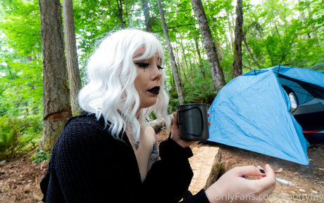 金髪クーガーオンリーファンズ 美しい 画像