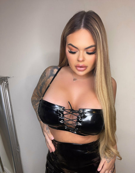 小柄な妻OnlyFans アートxxx 写真