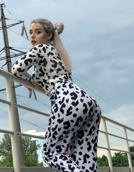 Sveta Sollar ポルノモデル 写真