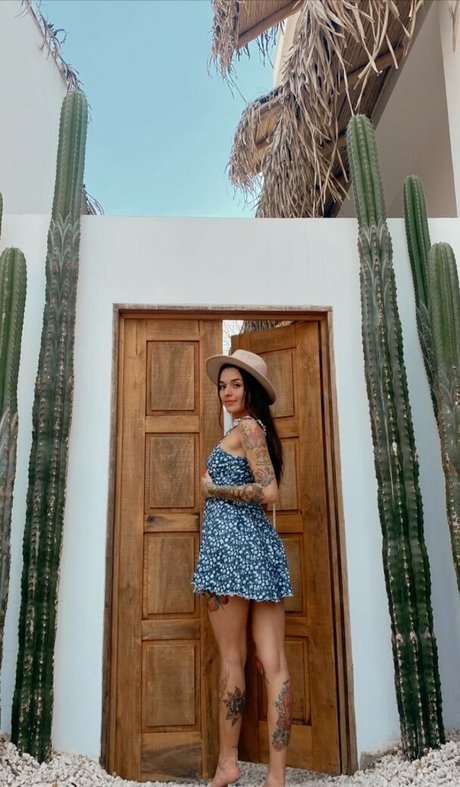 熟女の足オンリーファンズ ヌード 写真