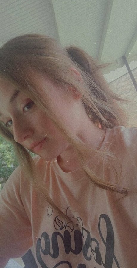 巨乳の熟女オンリーファンズ ヌード 画像