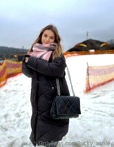 曲線美の女の子オンリーファンズ アートポルノ アーカイブ