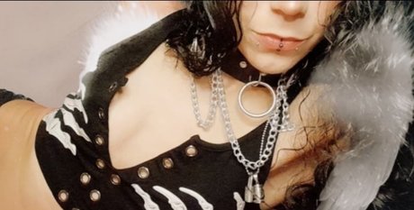 Sassy Sakura Shan 裸のポルノスター アーカイブ