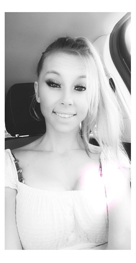 Sarah Knoxxx アートモデル 写真