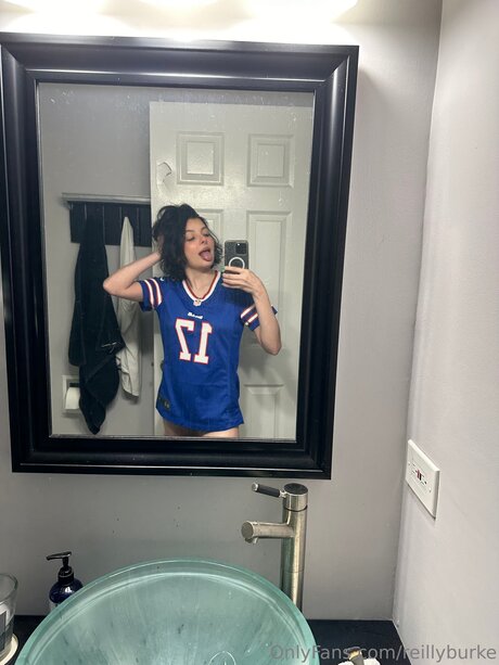 巨乳の熟女オンリーファンズ ホット裸 写真