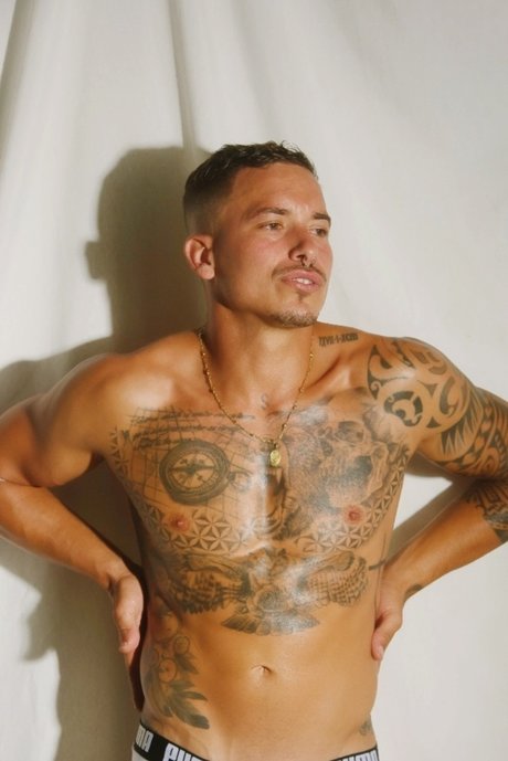 Saul Kamasutra スター ヌード 写真