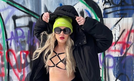 Elle Ivy アダルトモデル 写真