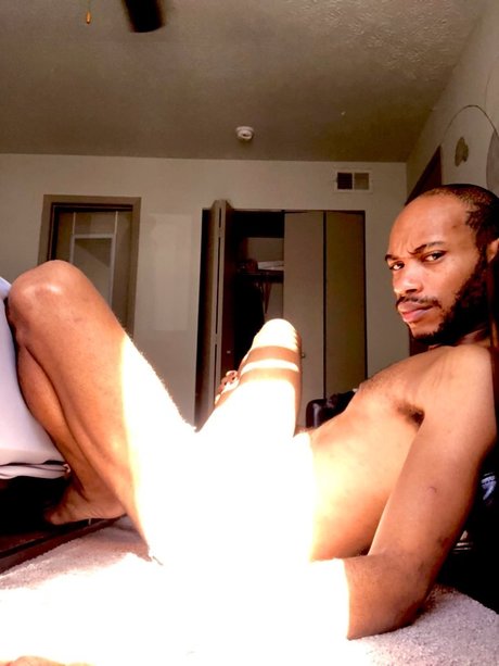 ヌード無料オンリーファンズ 無料ヌード 画像